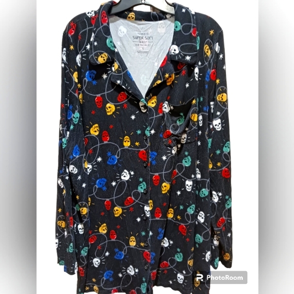 Torrid Skull/Xmas lights SleepShirt EUC 4X - Picture 1 of 4